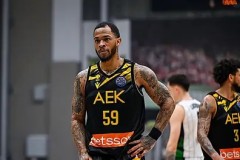 NBA半场战报：内姆哈德关键三分助步行者队微弱领先